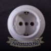 Fehér porcelán dugalj klasszikus designnal